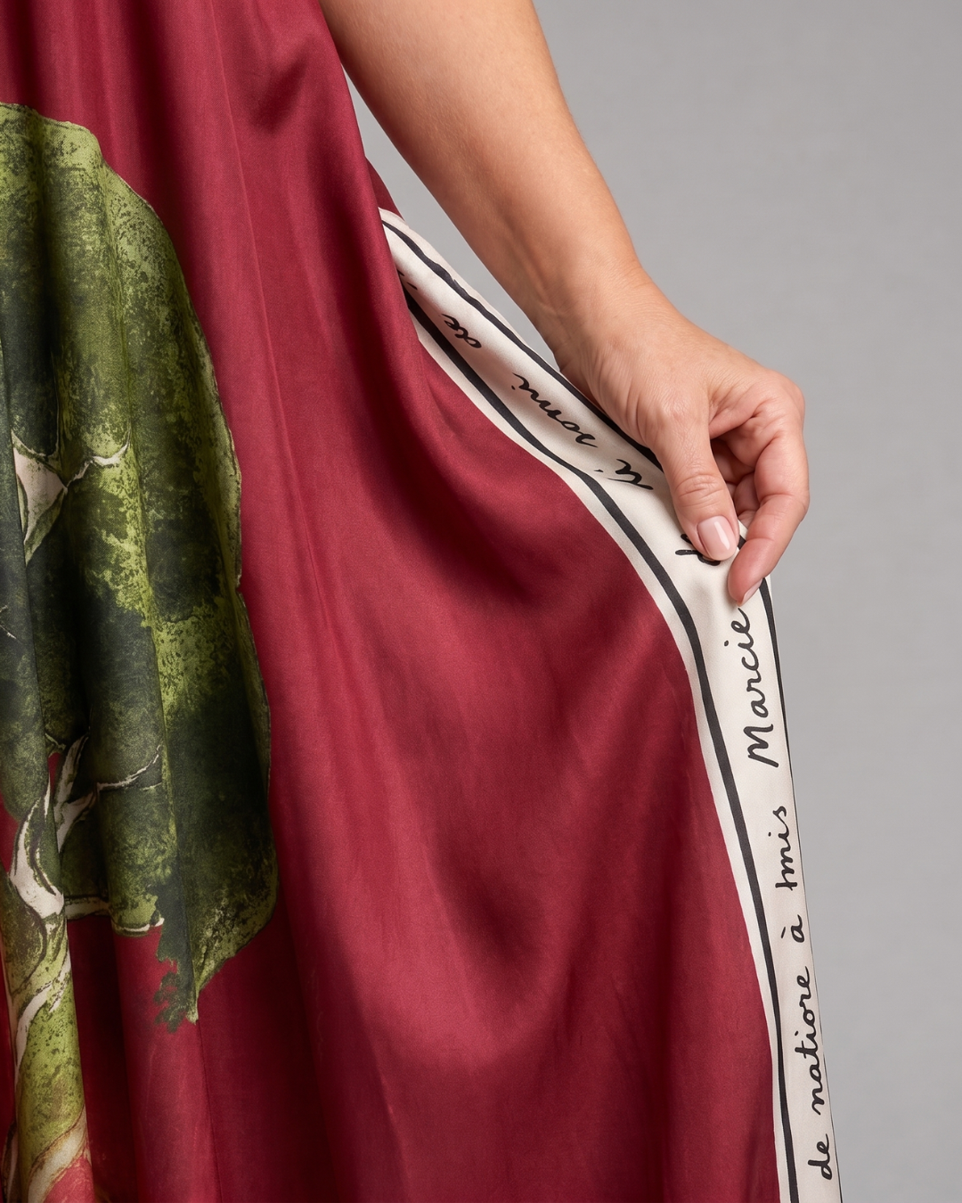 Lira | Flowing Midi Dress with Scenic Print and Sleeveless Design