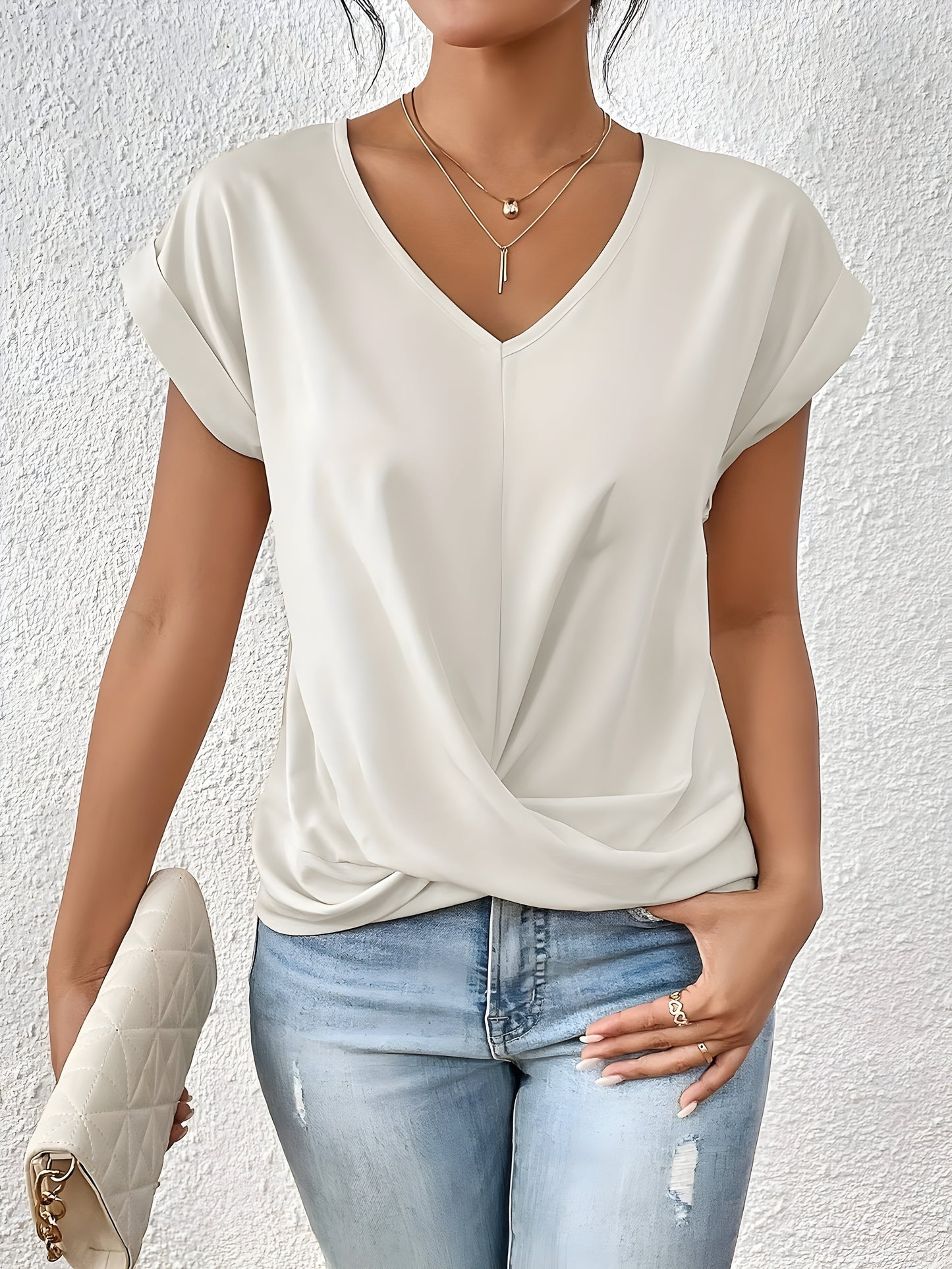 BELLA | Timeless V-Neck Top with Classic Twist Detail