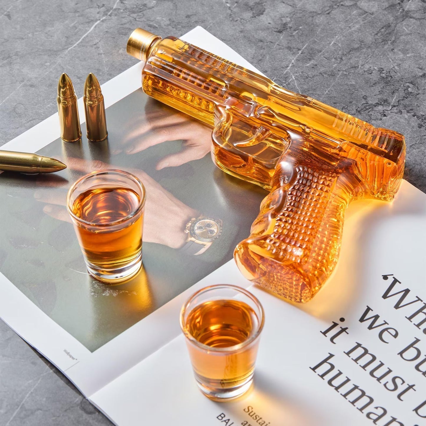 Whiskey Bottle – Gun Set Edition with Glasses