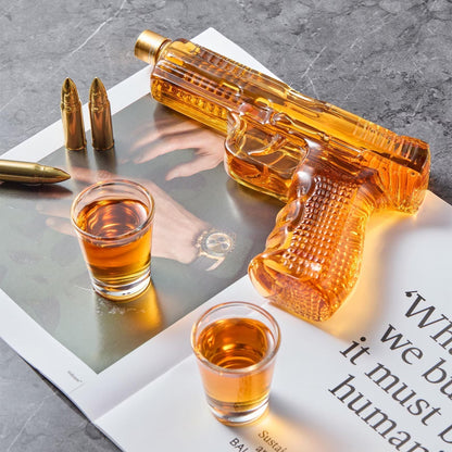 Whiskey Bottle – Gun Set Edition with Glasses