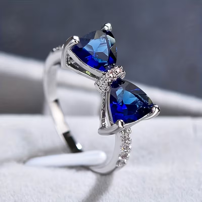 Sophisticated Emerald Bow Ring